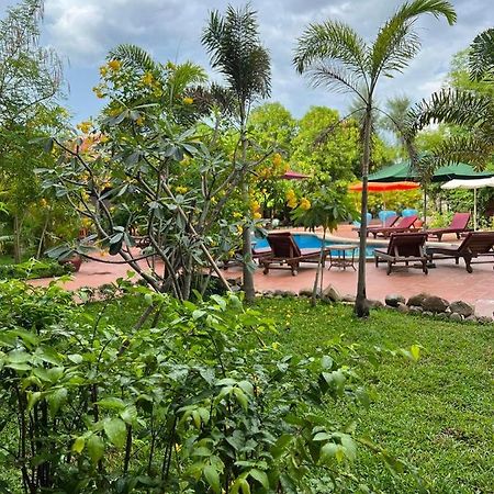 The Moon Kampot Boutique Hotel Exterior foto