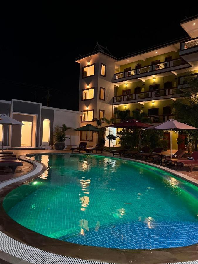 The Moon Kampot Boutique Hotel Exterior foto
