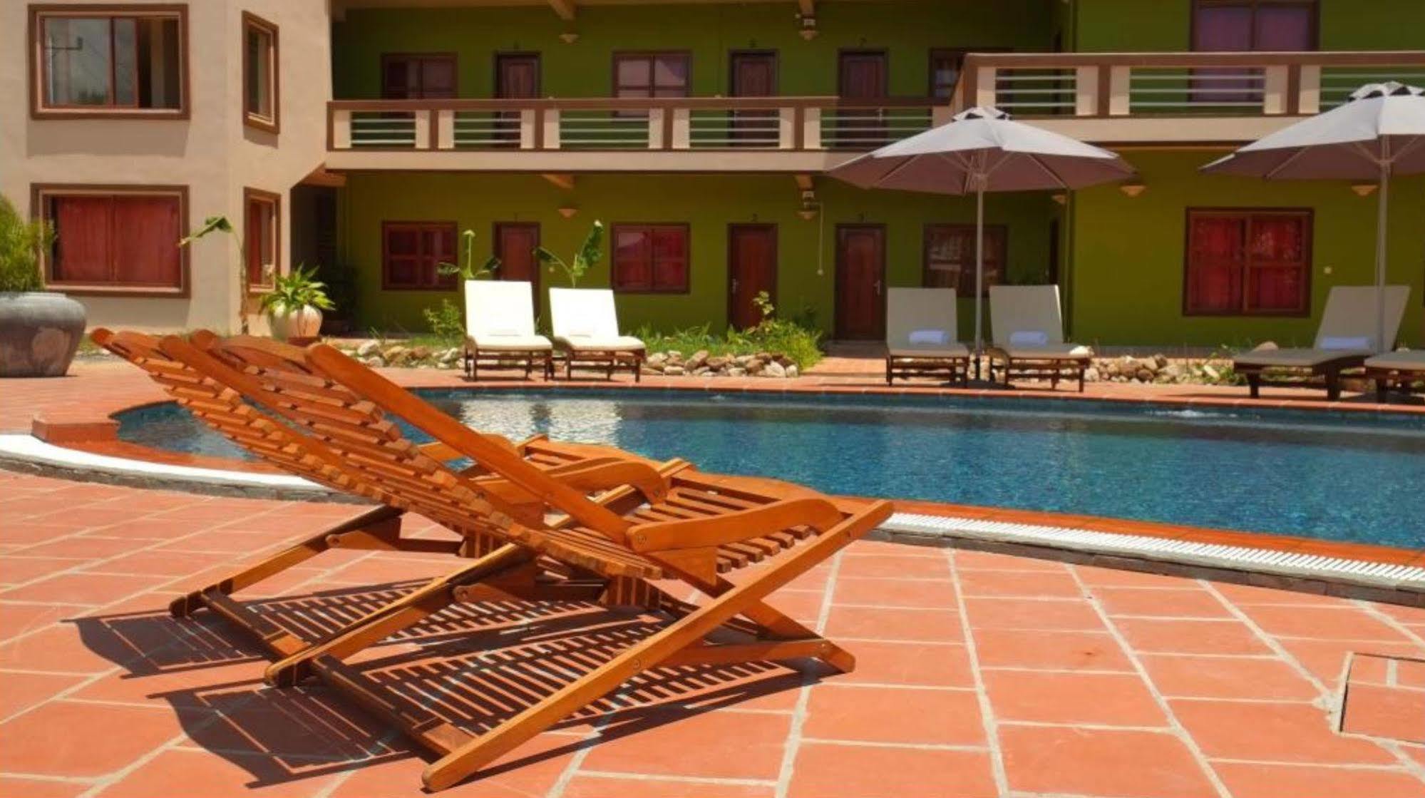 The Moon Kampot Boutique Hotel Exterior foto